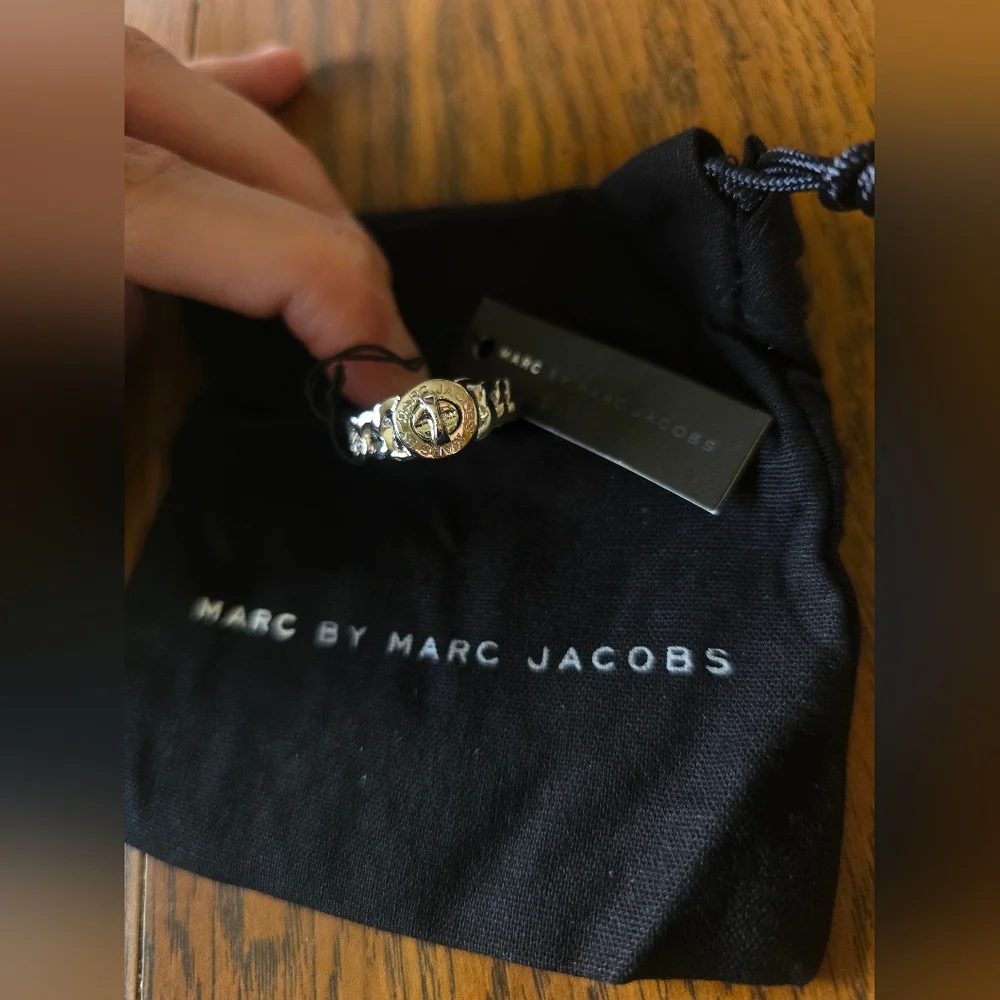 NEW Marc by Marc Jacobs Argento Silvertone Katie Turnlock Ring S/M - Picture 6 of 10